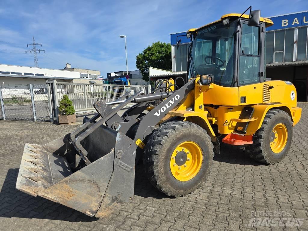 Volvo L 30 G Kolesni nakladalci