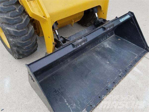 CAT 272 D Skid steer mini nakladalci