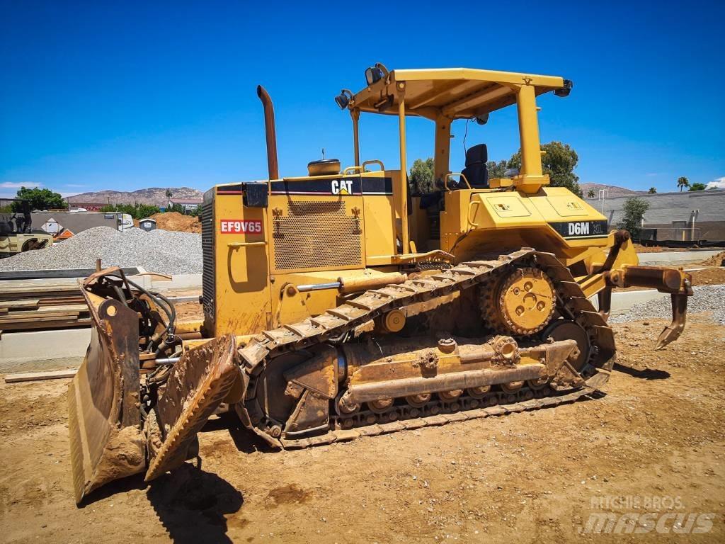 CAT D 6 M XL Buldožerji goseničarji
