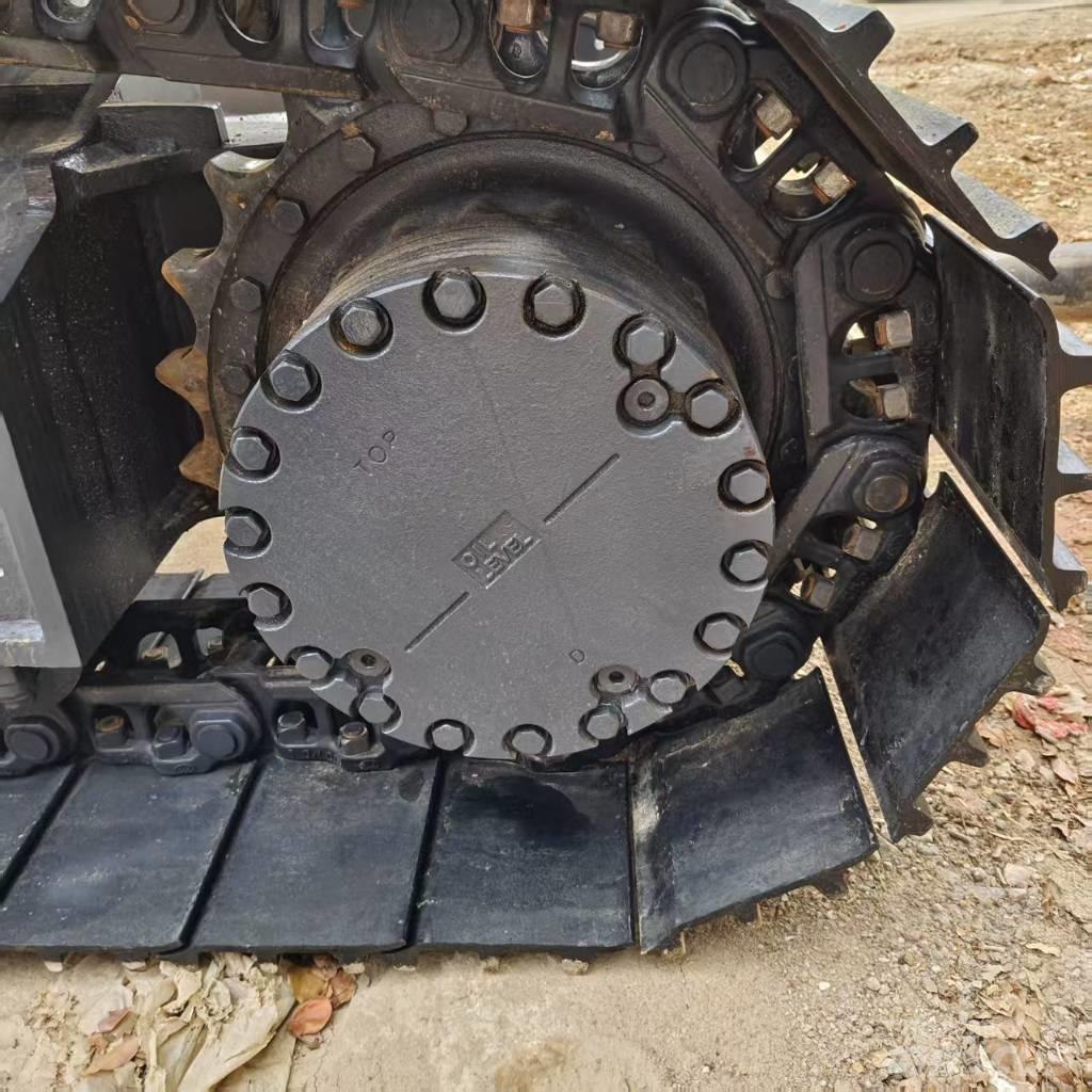 Komatsu PC 200-8 Bagri goseničarji