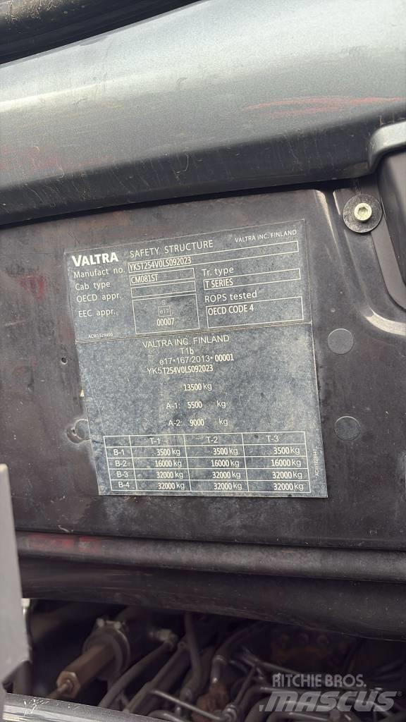 Valtra T 254 Traktorji