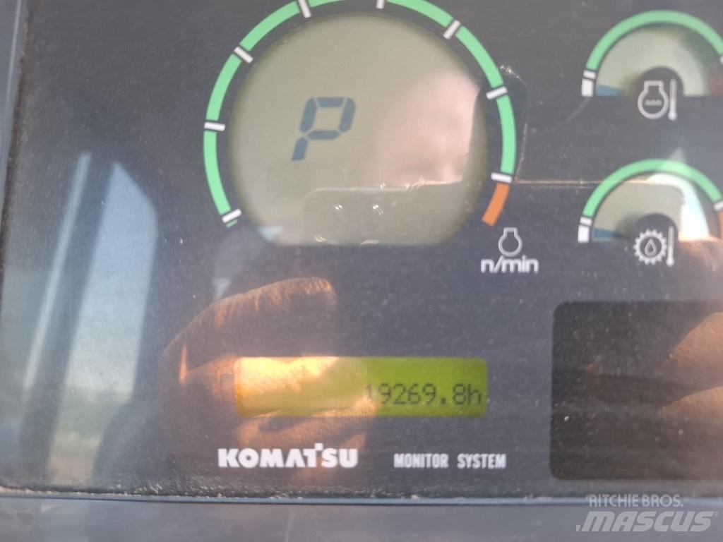 Komatsu D65x Buldožerji goseničarji