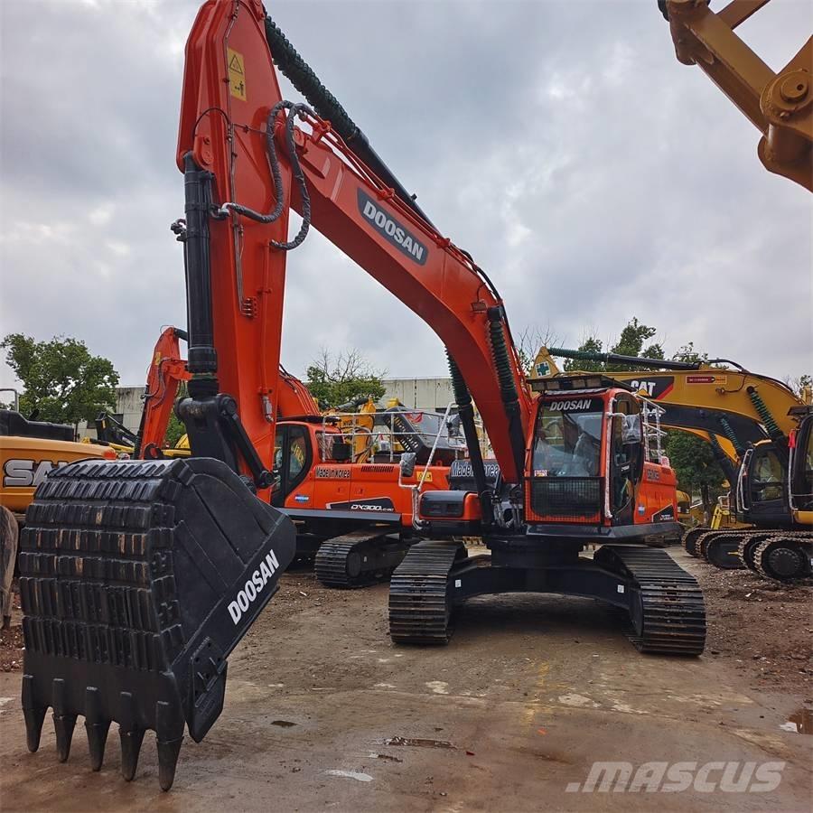 Doosan DX 300 LCA Bagri goseničarji