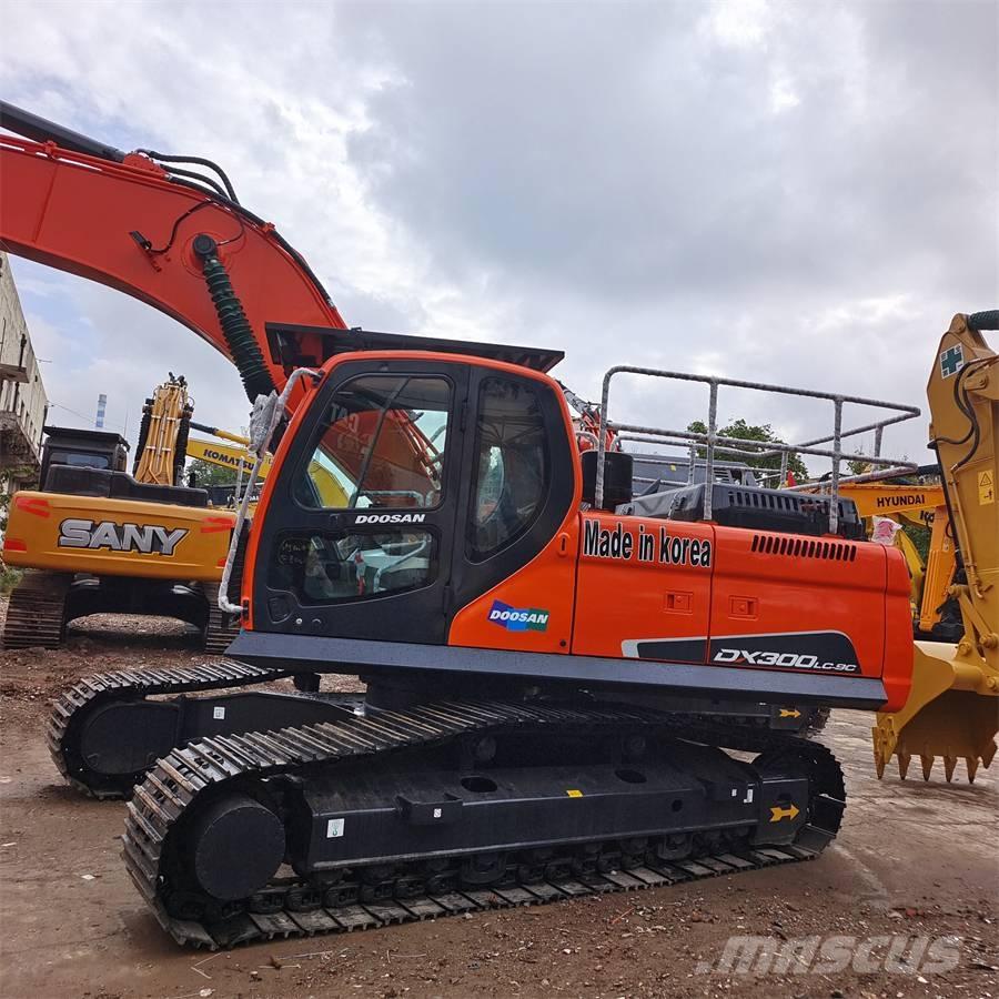 Doosan DX 300 LCA Bagri goseničarji