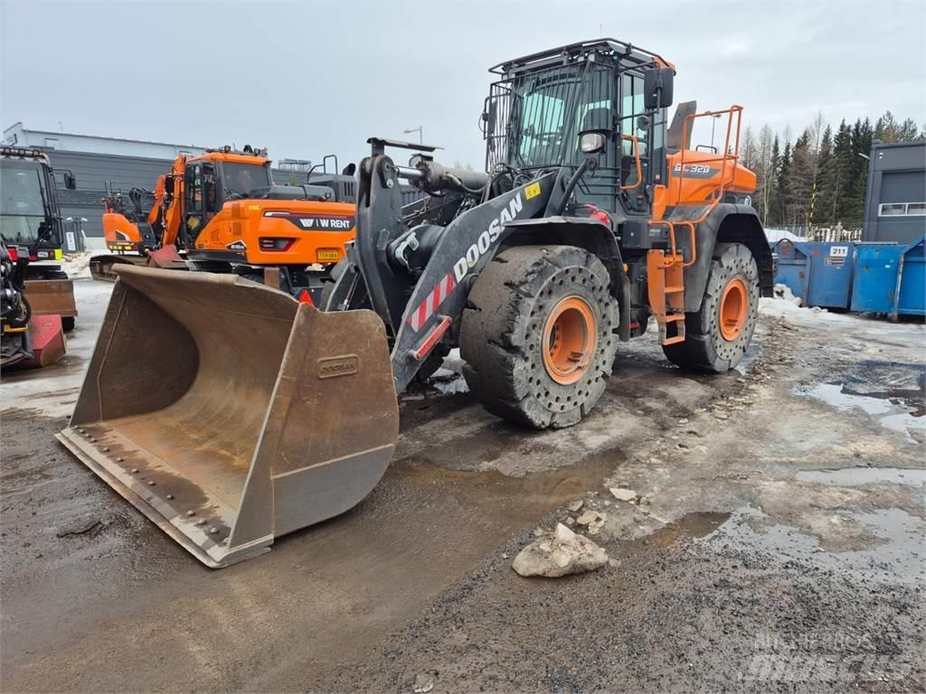 Develon DL320-7 Kolesni nakladalci