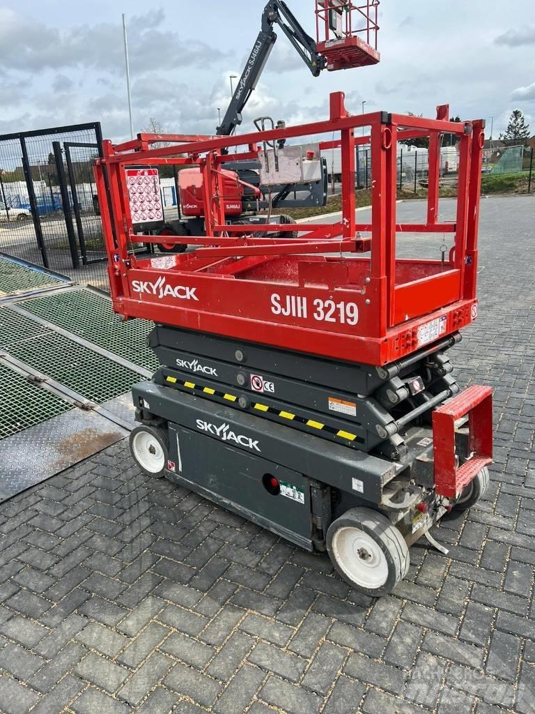 SkyJack SJ 3219 Škarjaste dvižne ploščadi