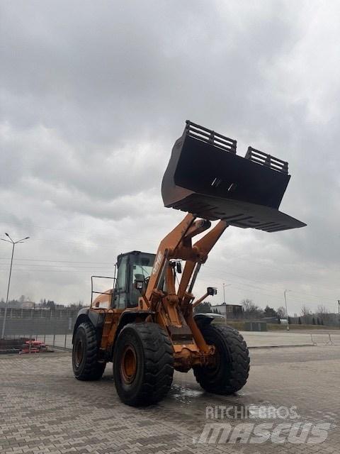 CASE 921 E Kolesni nakladalci