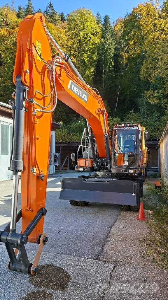Develon DX 210 W-7 Bagri na kolesih