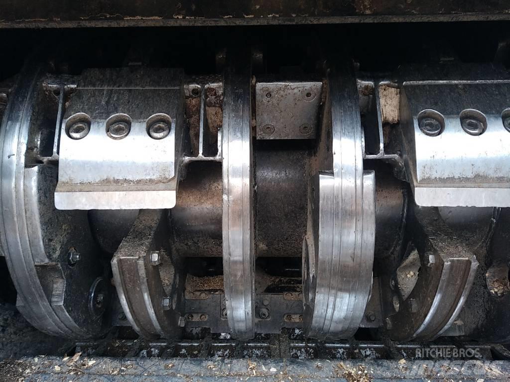 Mus-Max T 11 XL Drobilci lesa