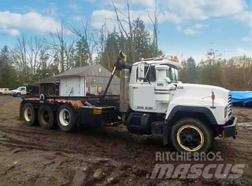 Mack RD 686 SX Razstavljivi tovornjaki z žičnimi dvigali
