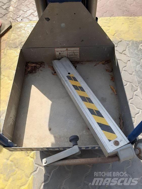 UpRight UL25AC Druga dvigala in dvižne ploščadi
