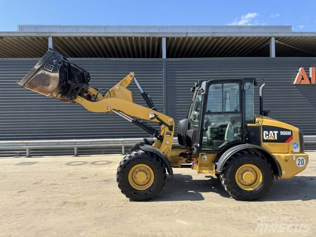 CAT 906M Kolesni nakladalci