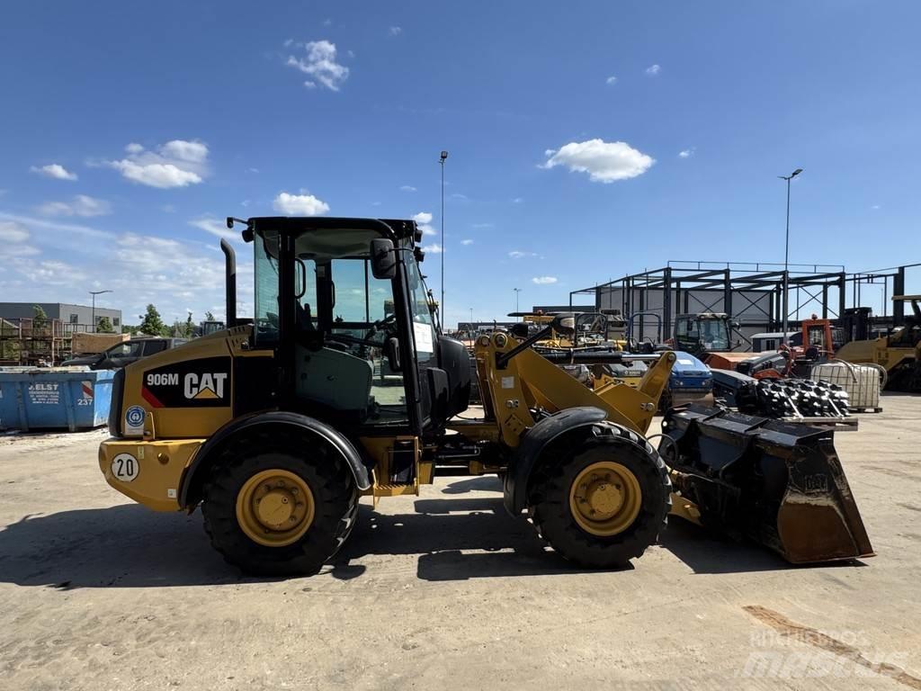 CAT 906M Kolesni nakladalci