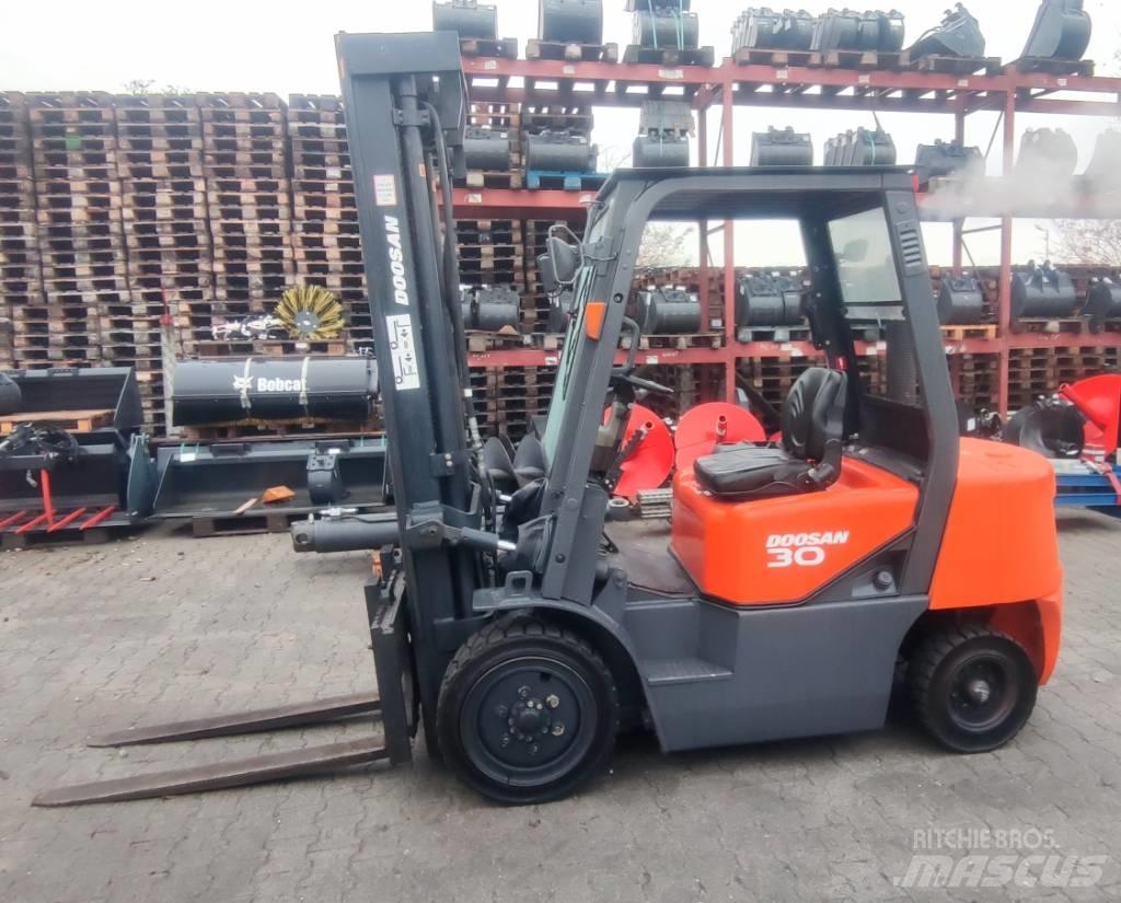 Doosan D 30 G Dizelski viličarji