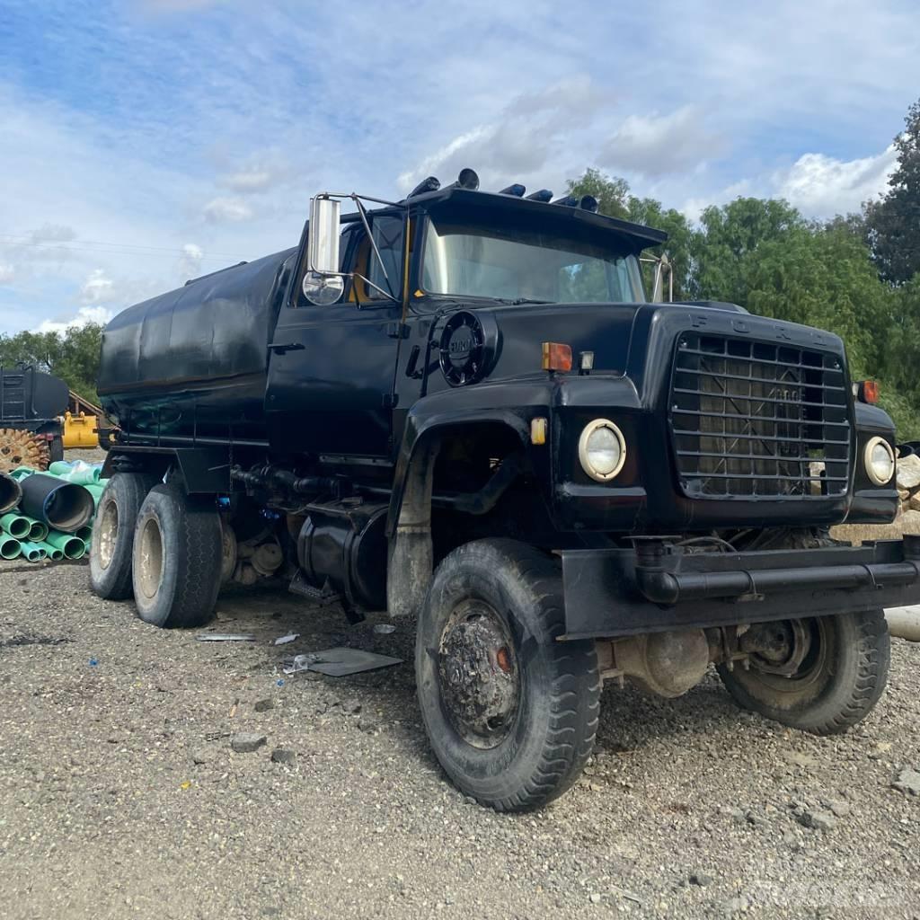 Ford 6 x 6 Tovornjaki za vodo