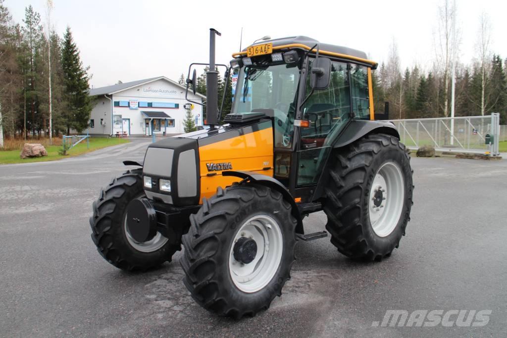 Valtra 700 Traktorji