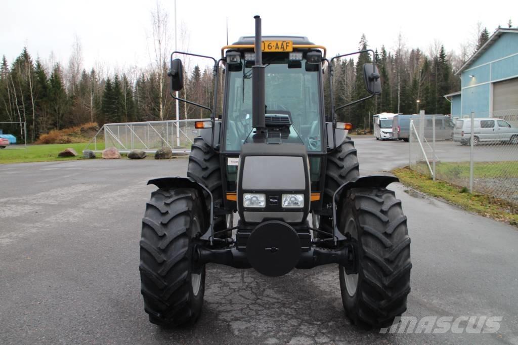 Valtra 700 Traktorji