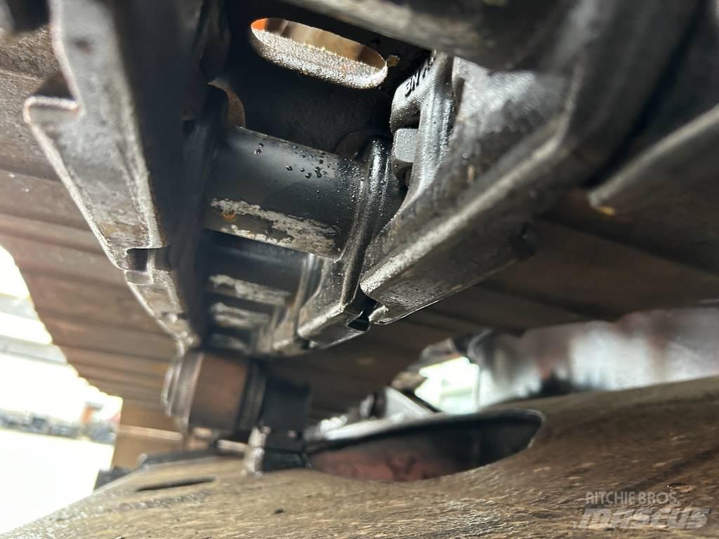 Hitachi ZX 135 US Bagri goseničarji