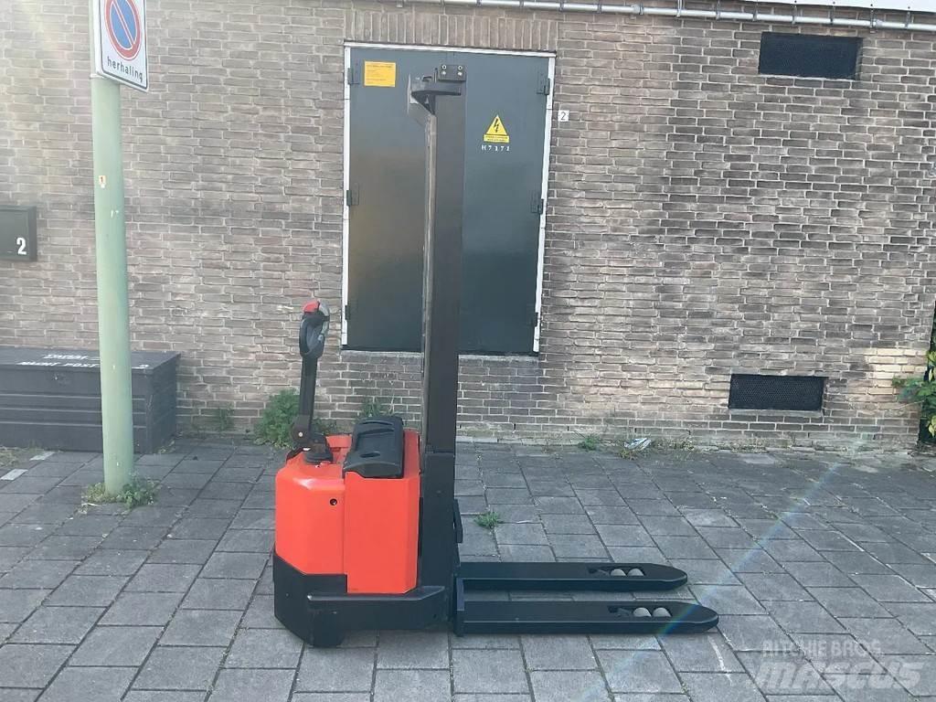 Toyota BT SWE120L Ročni električni viličar