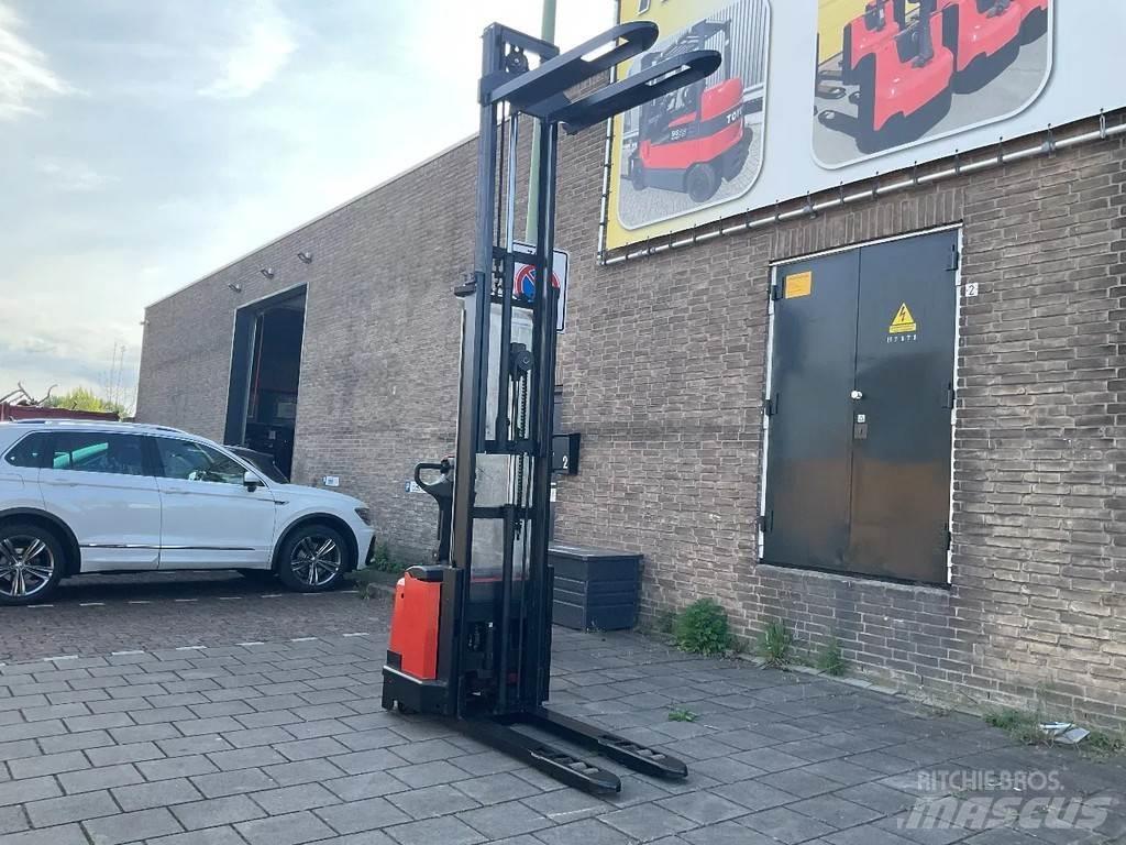 Toyota BT SWE120L Ročni električni viličar