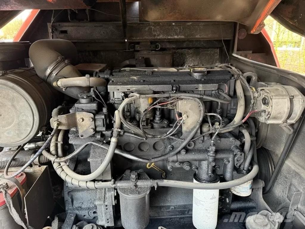 Atlas AR 86 E Kolesni nakladalci