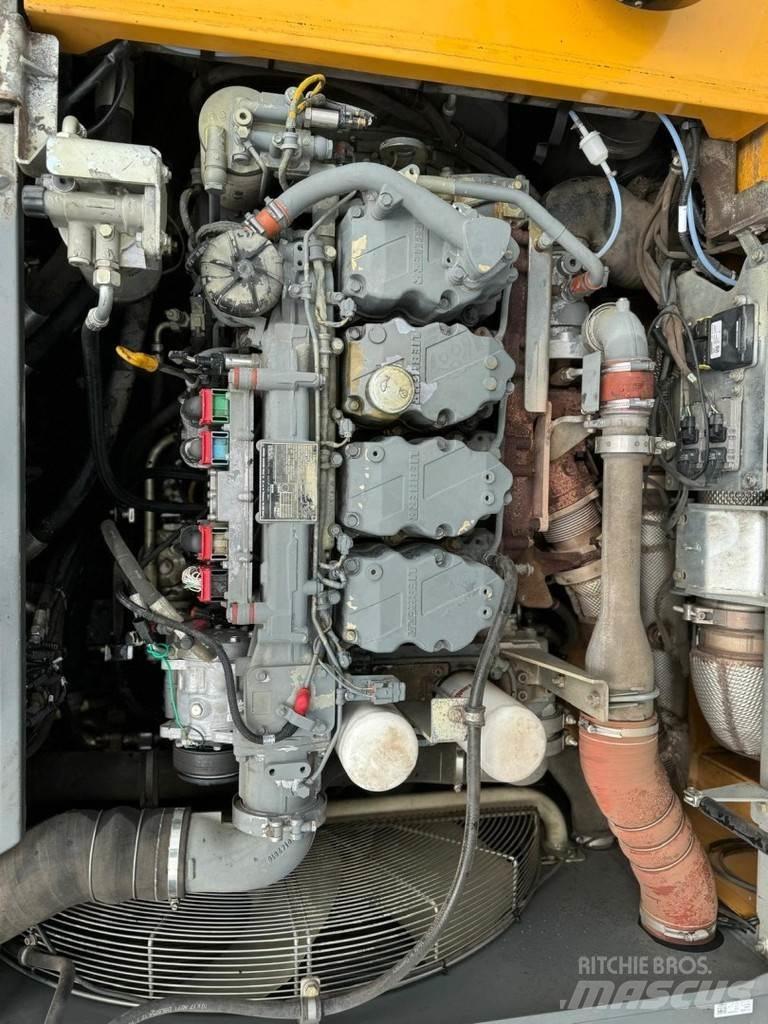 Liebherr LH 30 M Bagri za prekladanje primarnih/sekundarnih surovin