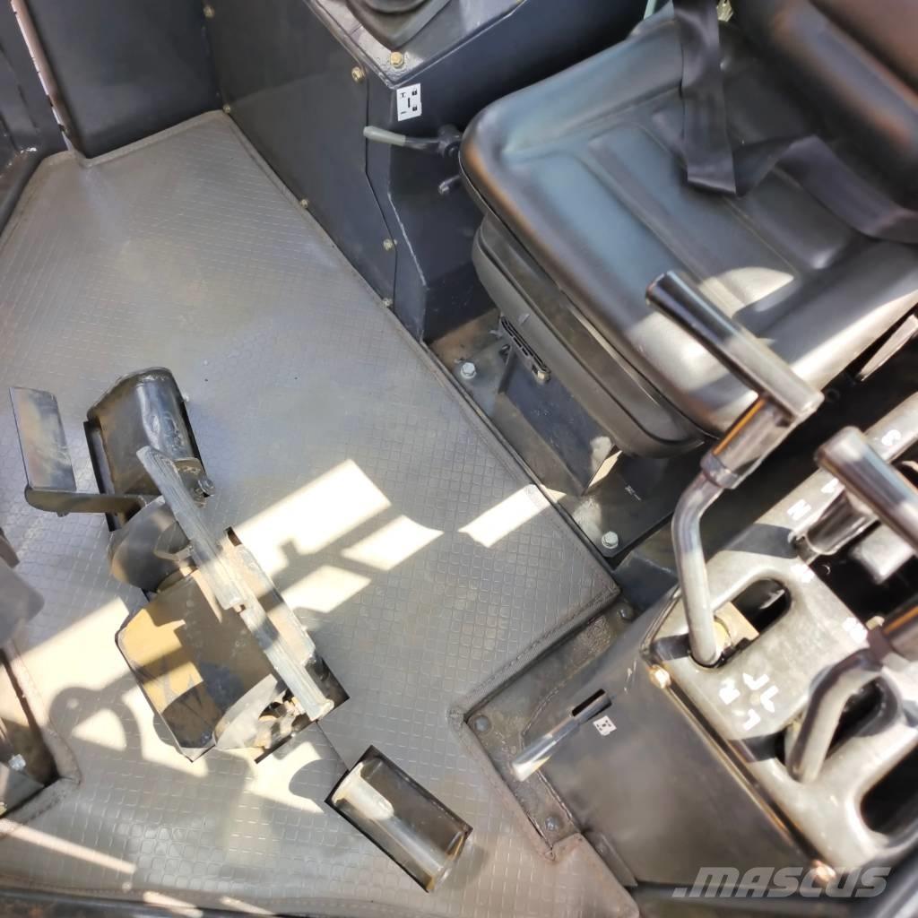 Shantui SD 32 Buldožerji goseničarji