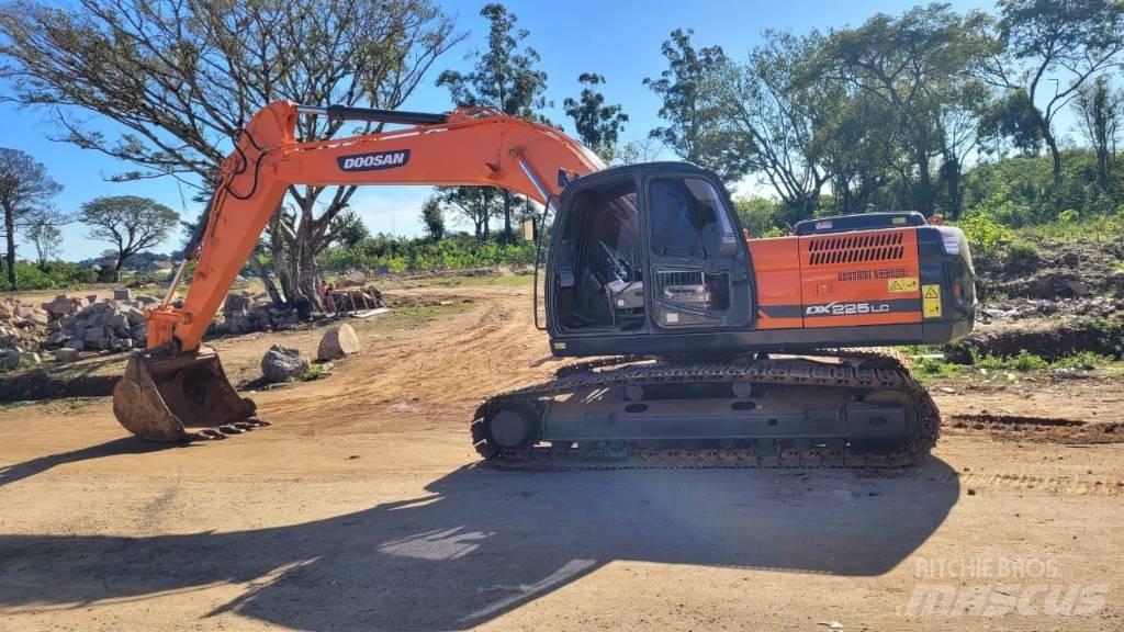 Doosan DX 225 LCA Bagri goseničarji
