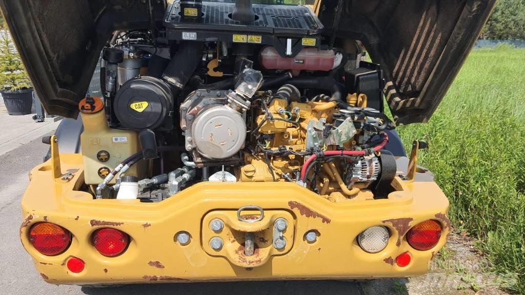 CAT 908M Kolesni nakladalci