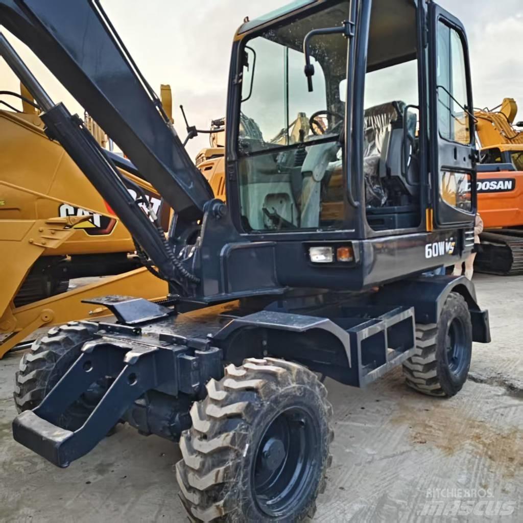 Hyundai 60W-9 Bagri na kolesih