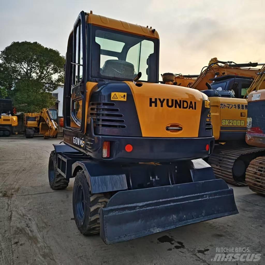 Hyundai 60W-9 Bagri na kolesih