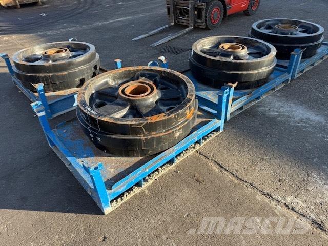 CAT 6020 NEW IDLER Gosenice