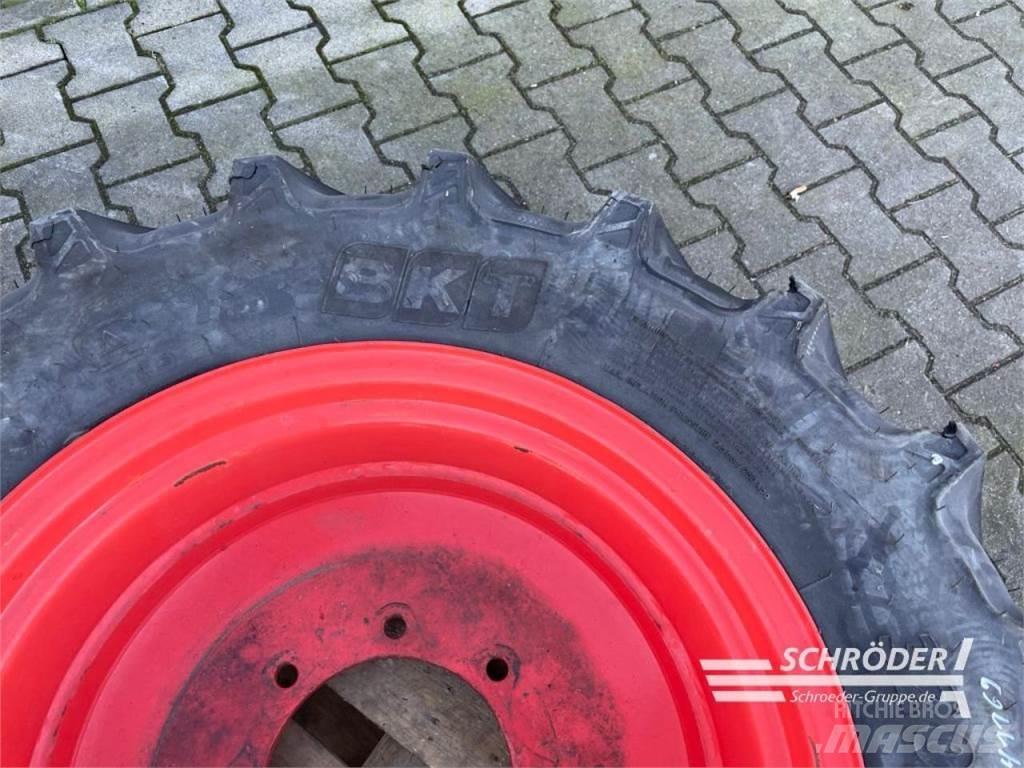BKT 1X 320/70 R24 Gume, kolesa in platišča