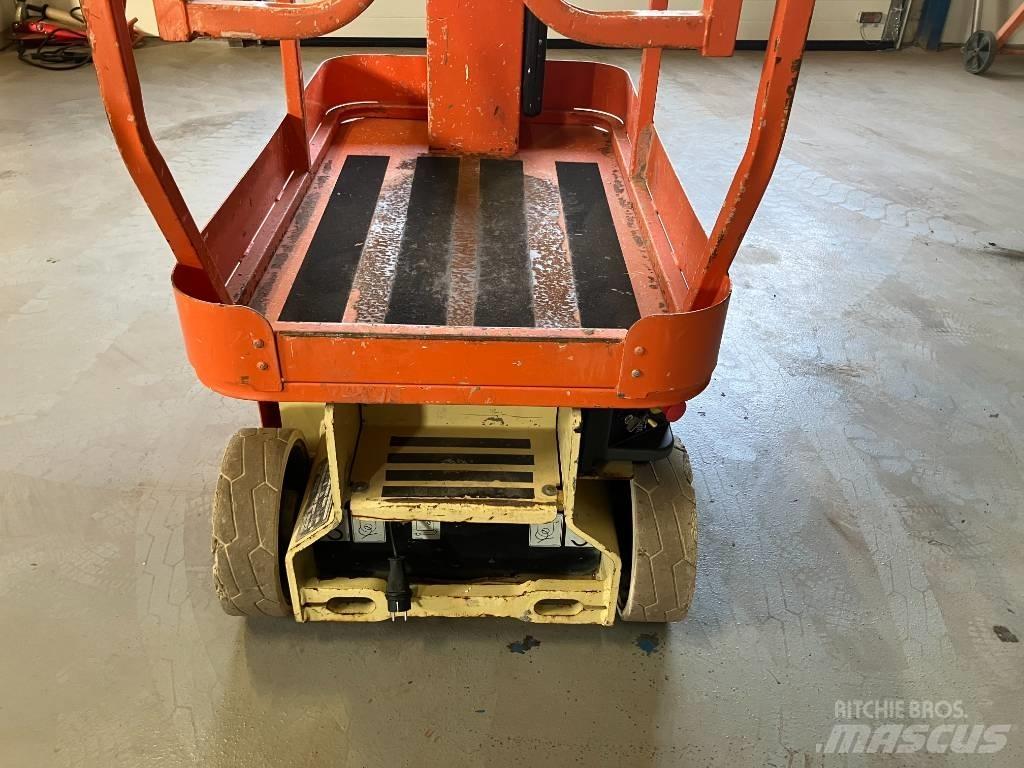 JLG 1230 ES Vertikalna dvigala