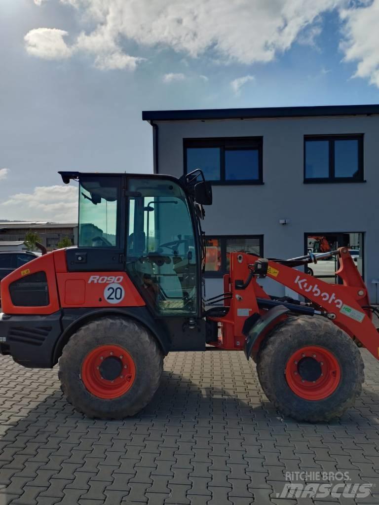 Kubota R 082 Kolesni nakladalci