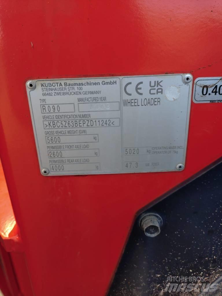 Kubota R 082 Kolesni nakladalci