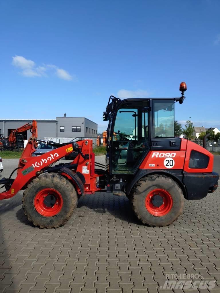 Kubota R 082 Kolesni nakladalci