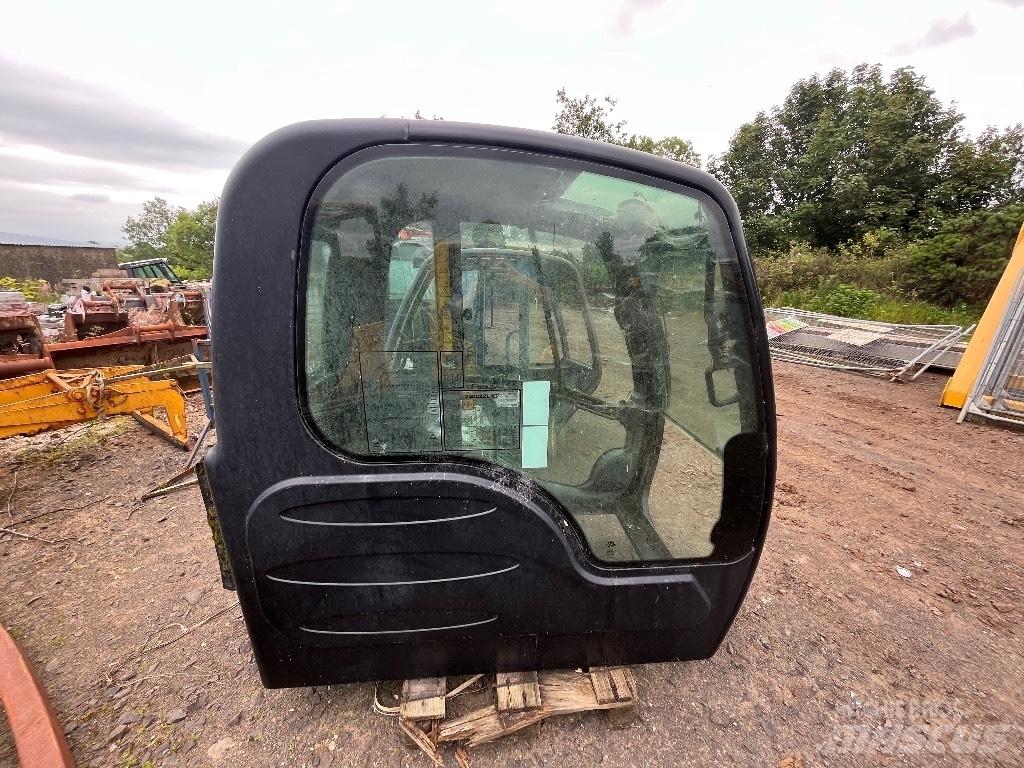 JCB JS220 Cabin / Cab Bagri goseničarji