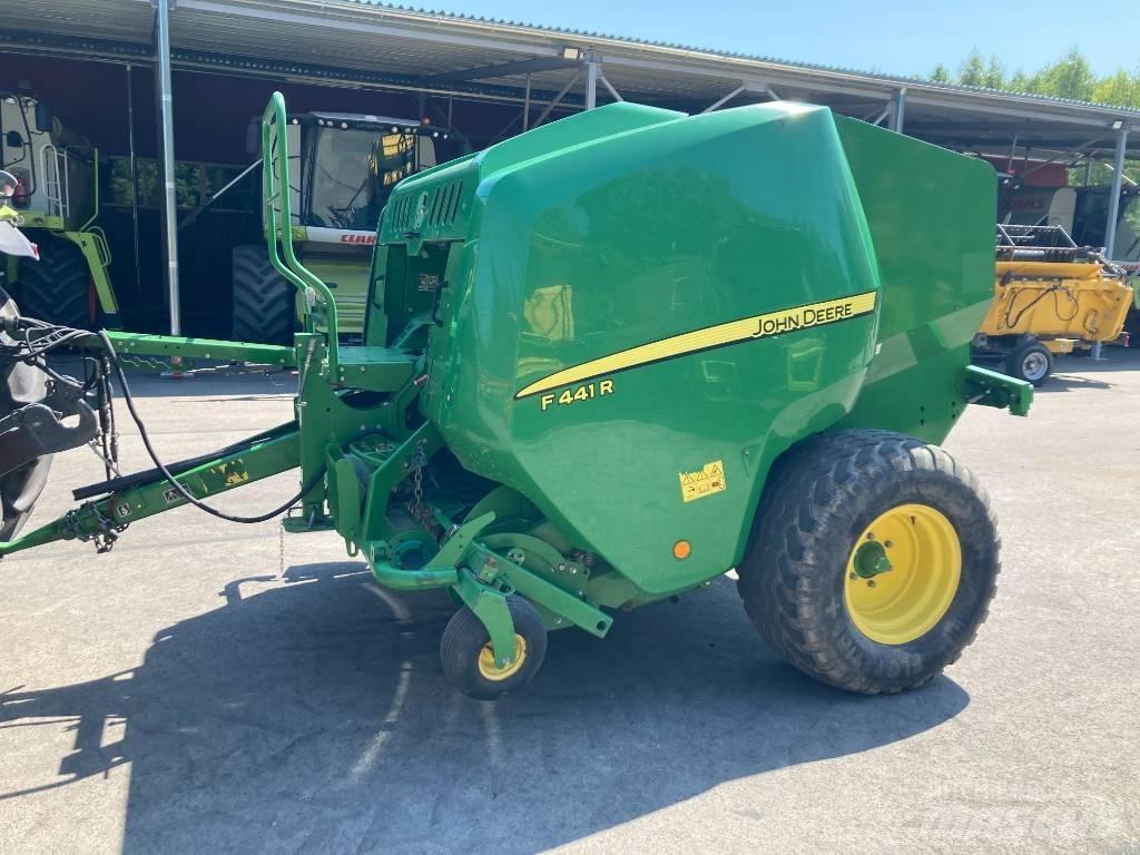 John Deere F441R Balirke (okrogle bale)