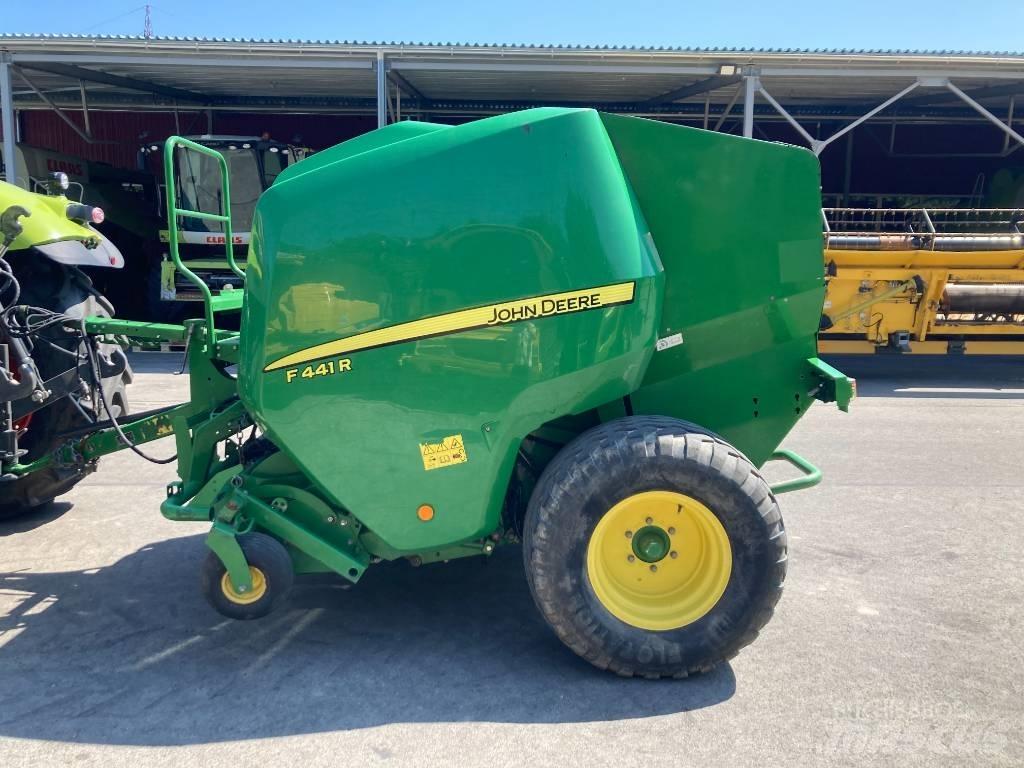 John Deere F441R Balirke (okrogle bale)