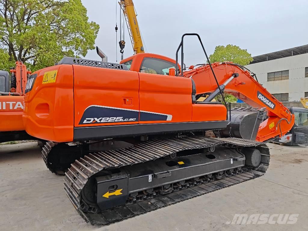 Doosan DX 225 LC Bagri goseničarji