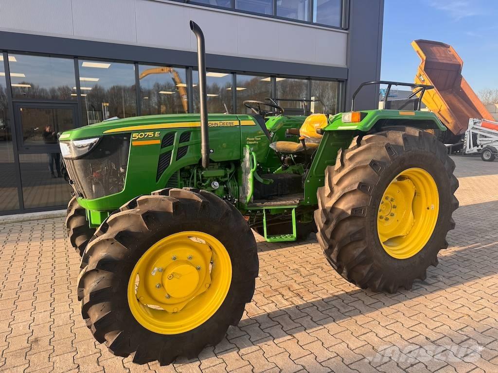 John Deere 5075 E Traktorji
