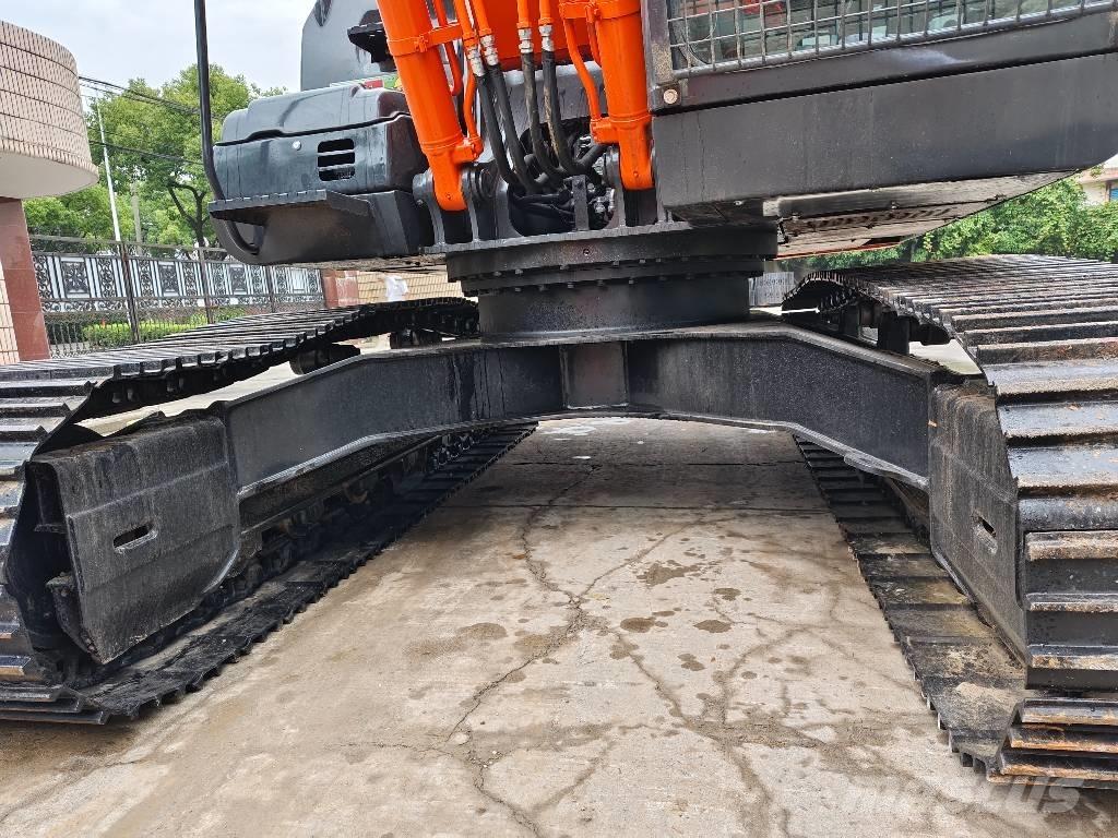 Hitachi ZX 200 Bagri goseničarji