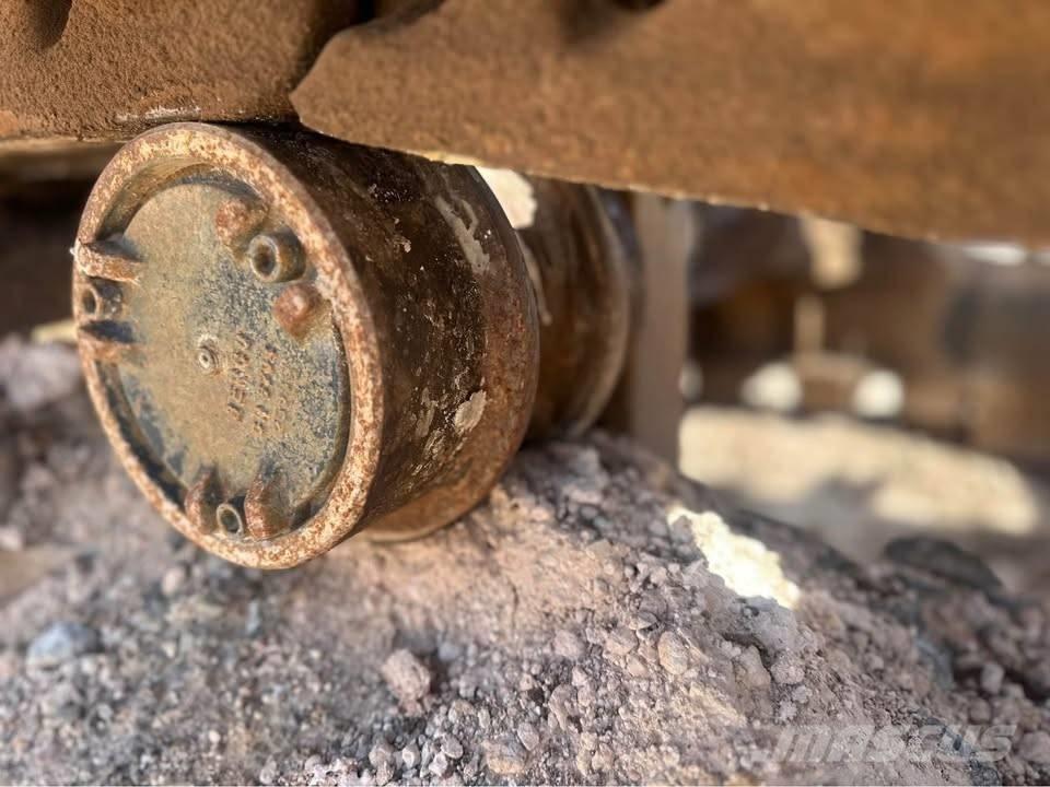 CAT 375 B Bagri goseničarji