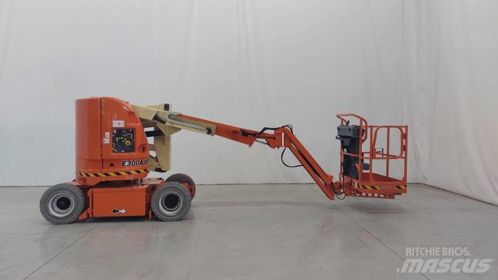 JLG E300AJP Zglobne dvižne ploščadi