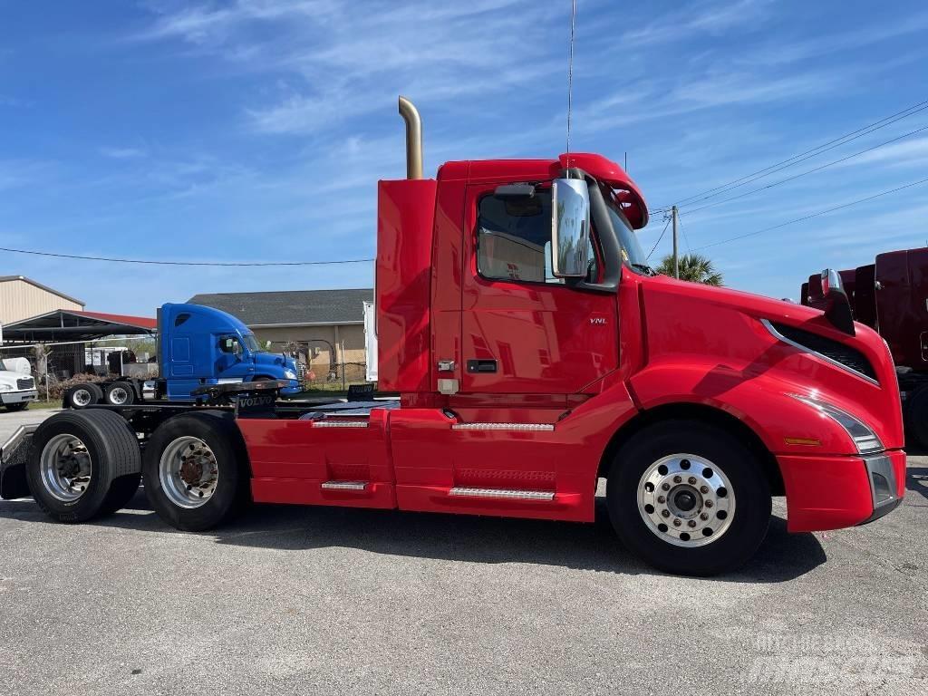 Volvo VNL64T300 Vlačilci