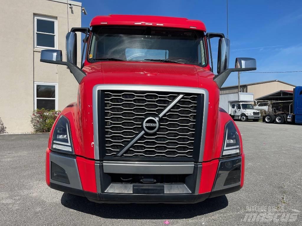 Volvo VNL64T300 Vlačilci