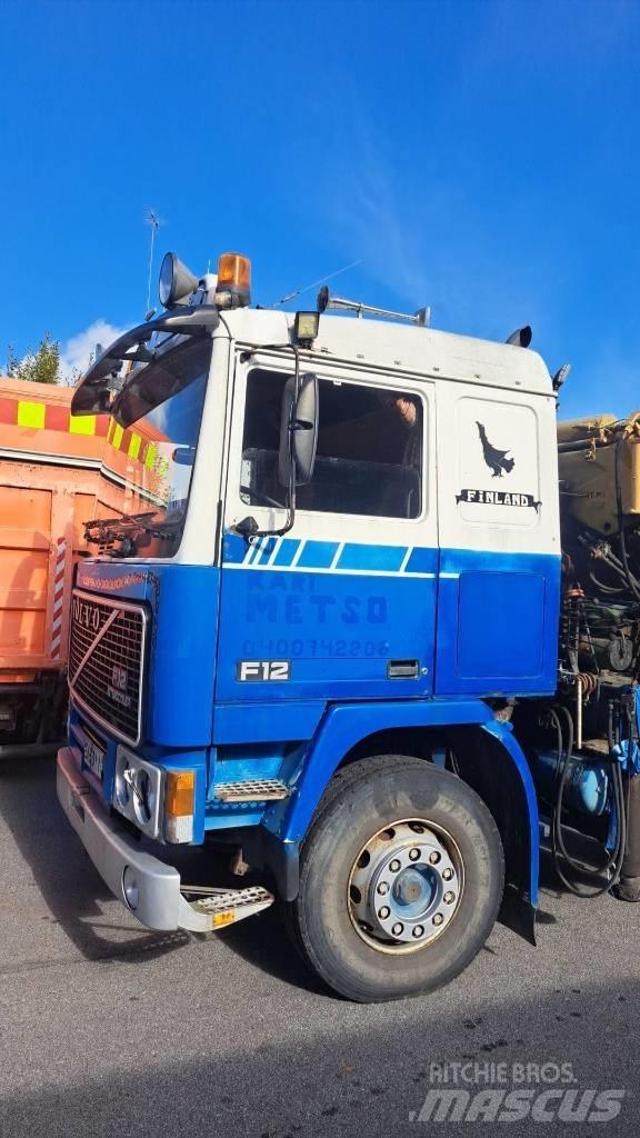 Volvo F 12 Tovornjaki z žerjavom