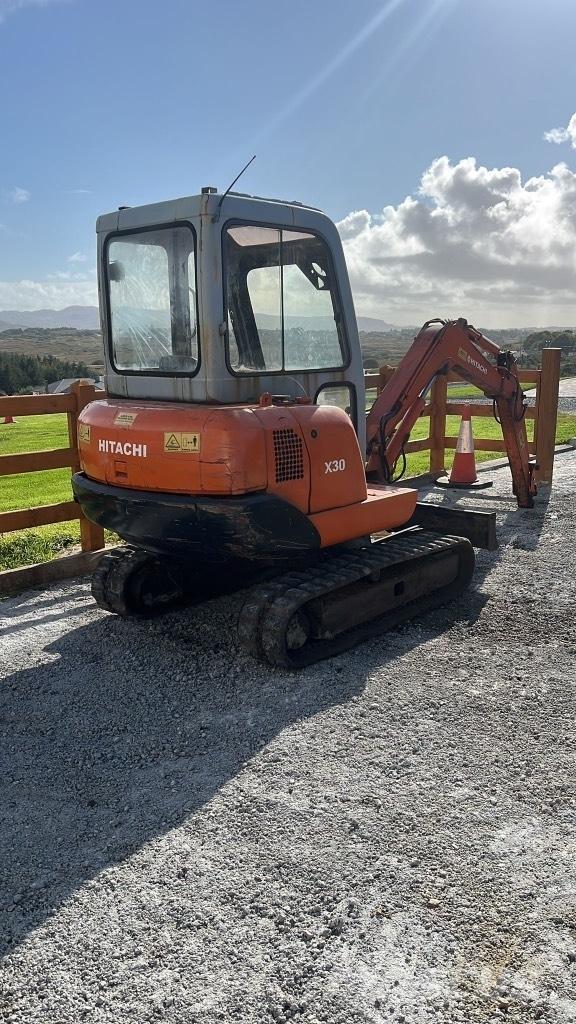 Hitachi Ex30-1 Mini bagri <7t
