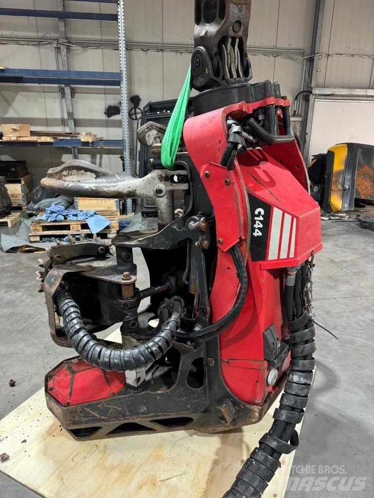 Komatsu C 144 Stroji za kleščenje